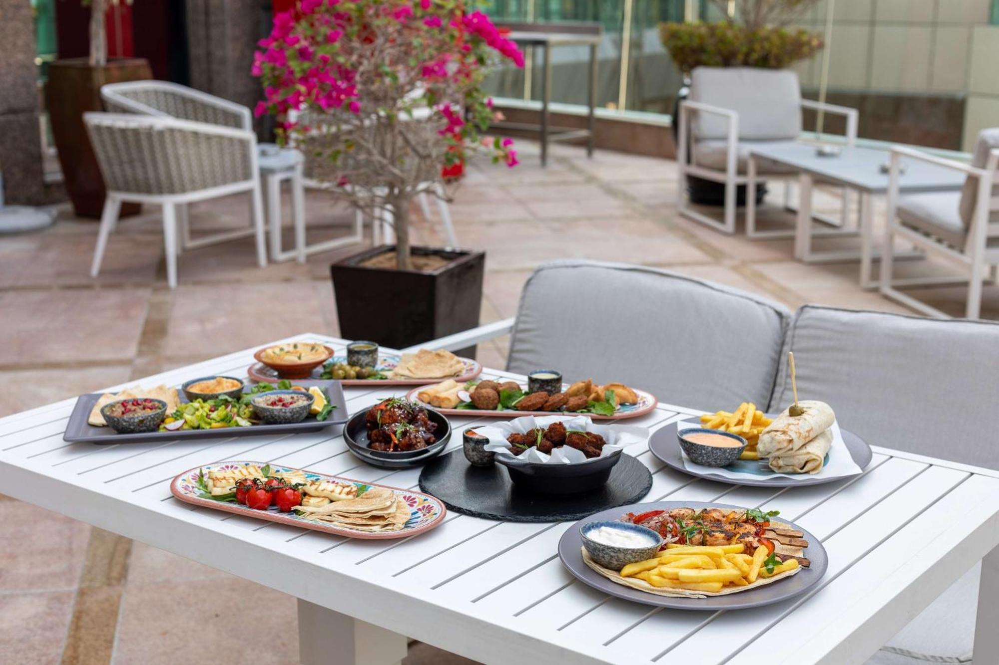 Radisson Blu Hotel, Dubai Media City מראה חיצוני תמונה