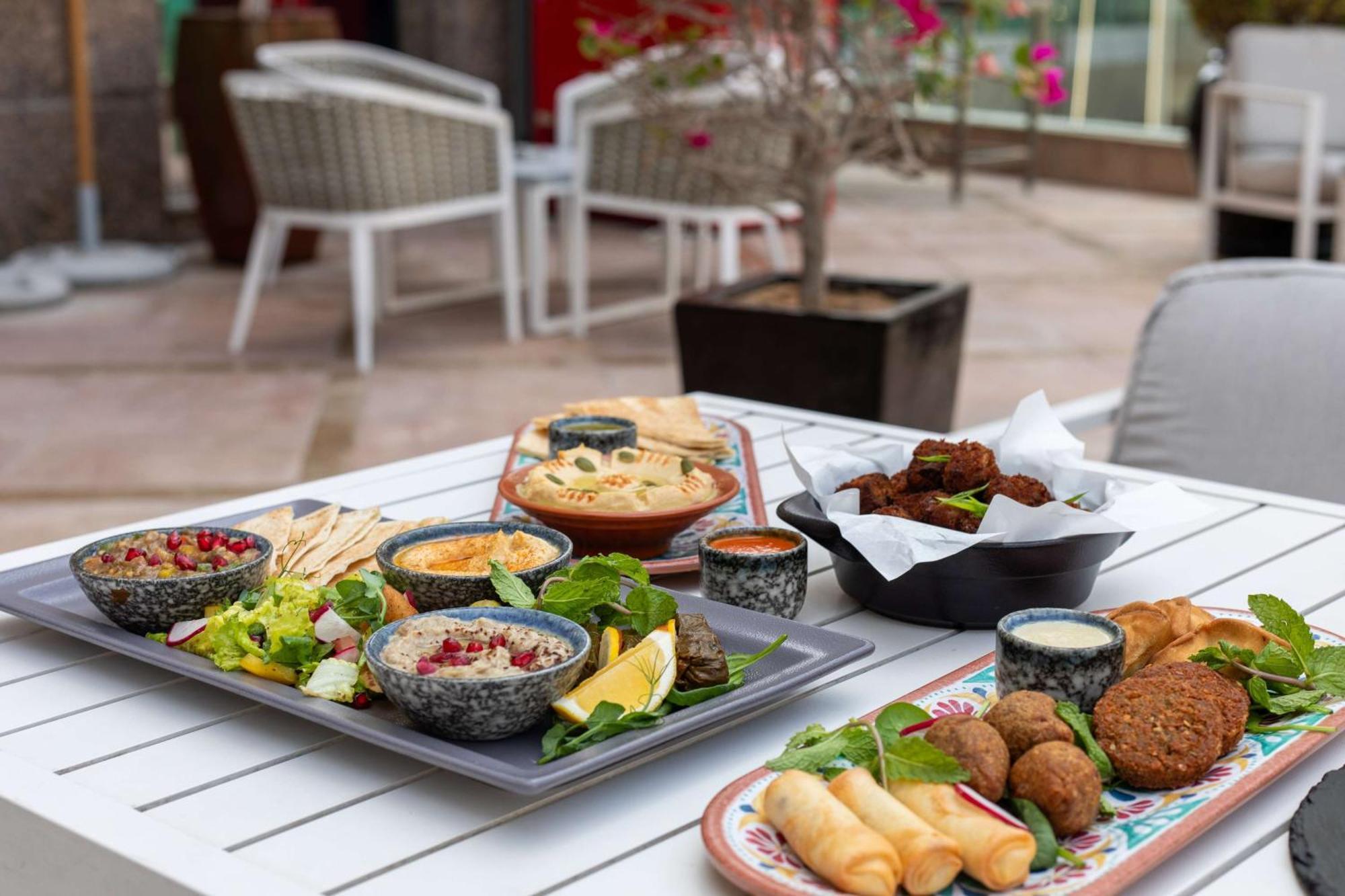 Radisson Blu Hotel, Dubai Media City מראה חיצוני תמונה